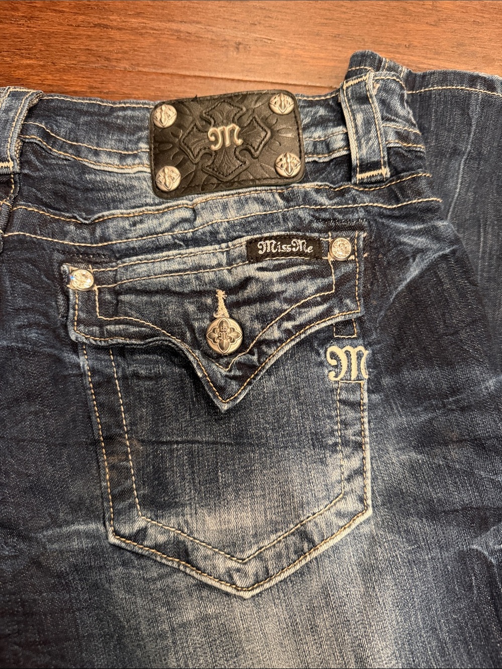 Miss Me women  Medium Blue Embroidered Back Pocket Jeans
